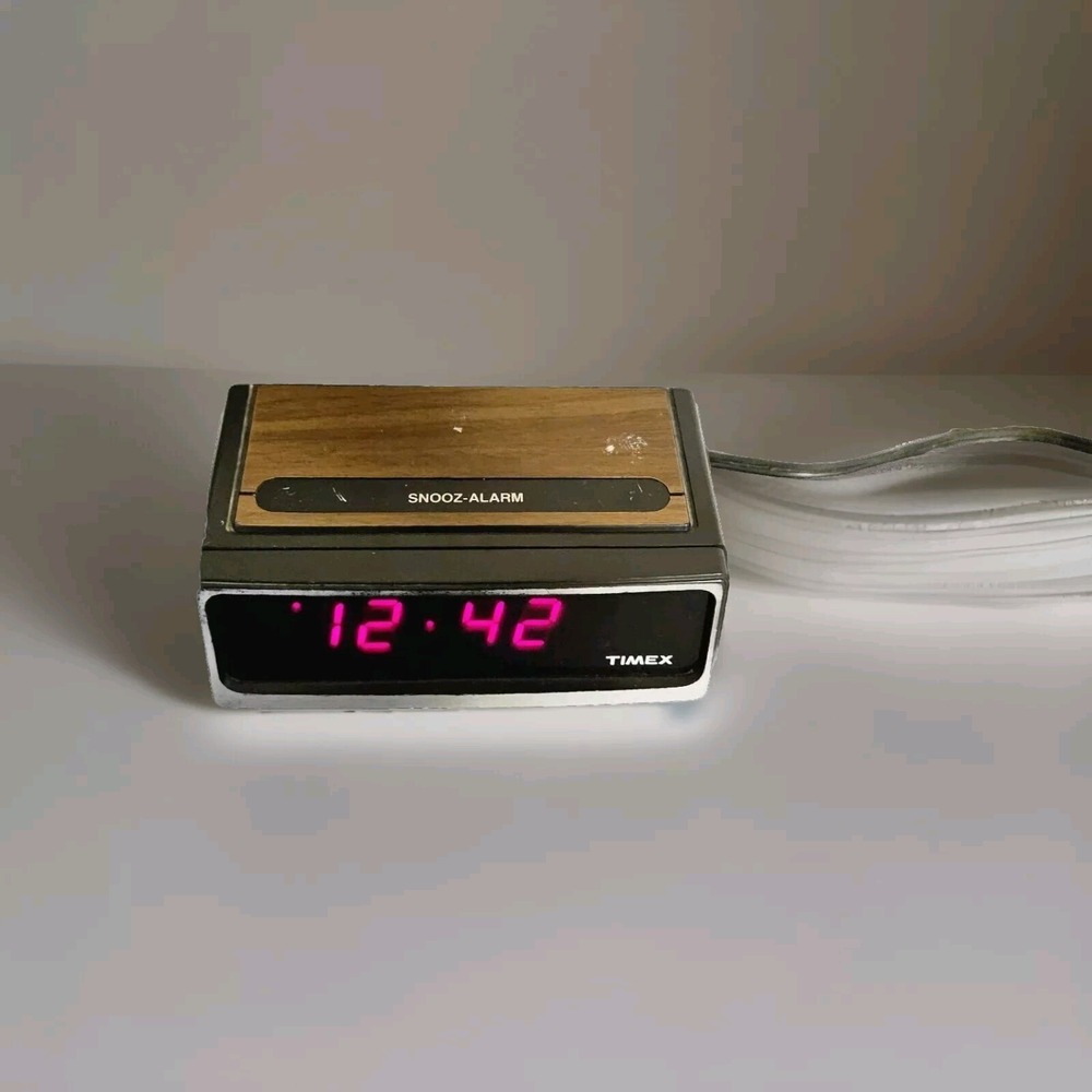 Vintage Timex LED Red Digital Display Snooz-Alarm Clock Model 5201-503 Snooze